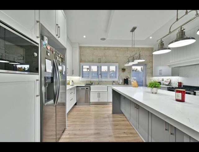 5 BEDROOM HOUSE FOR SALE IN EYE OF AFRICA